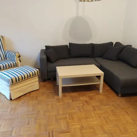 Apartment In Kadenbach, Schoene Im Ruhigen *