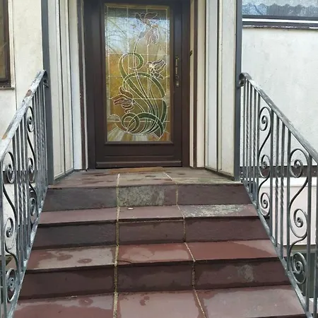 Apartment In Kadenbach, Schoene Im Ruhigen